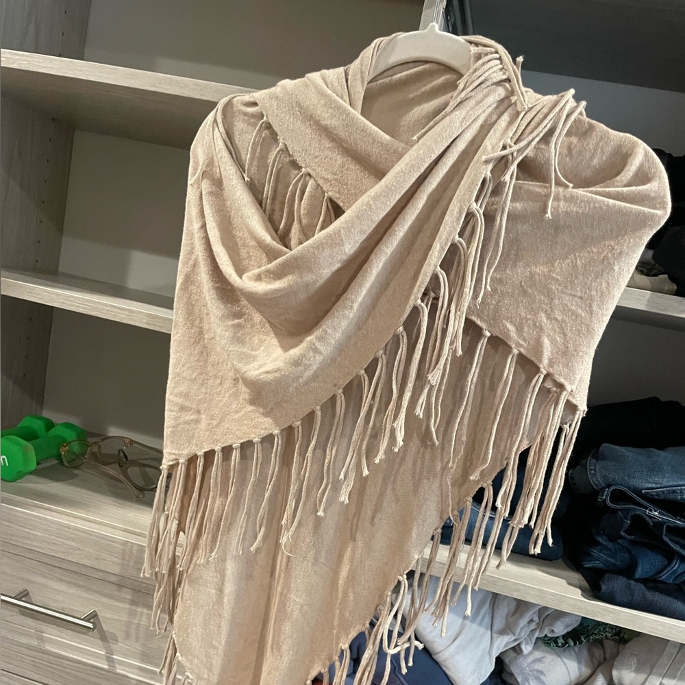 Acrobat cream shawl with fringe OS